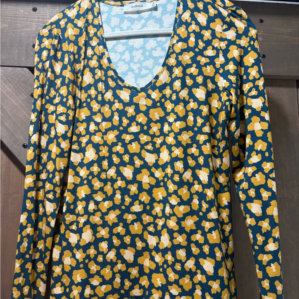 Kettlewell Printed V-Neck Long Sleeve Top Autumn colors size medium, new